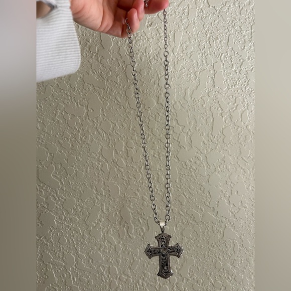 Sterling silver cross necklace - Picture 2 of 5